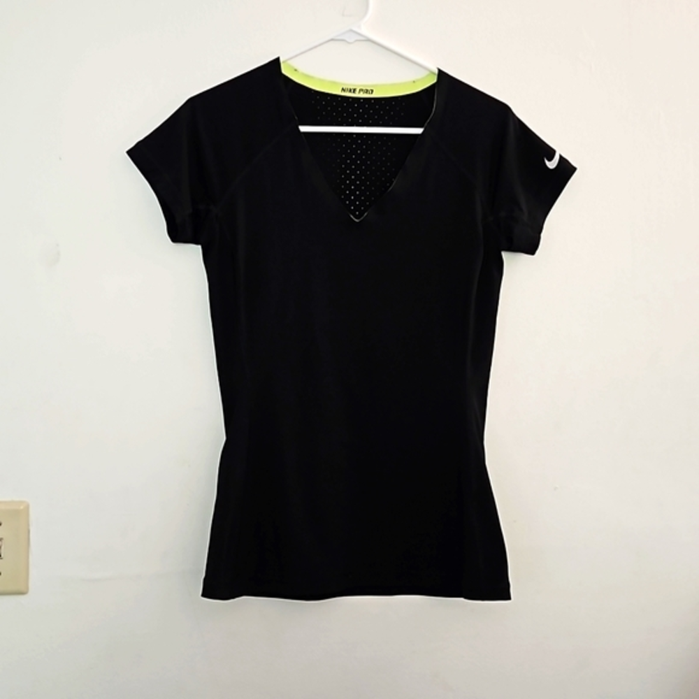 Medium Nike Pro Shirt 👕